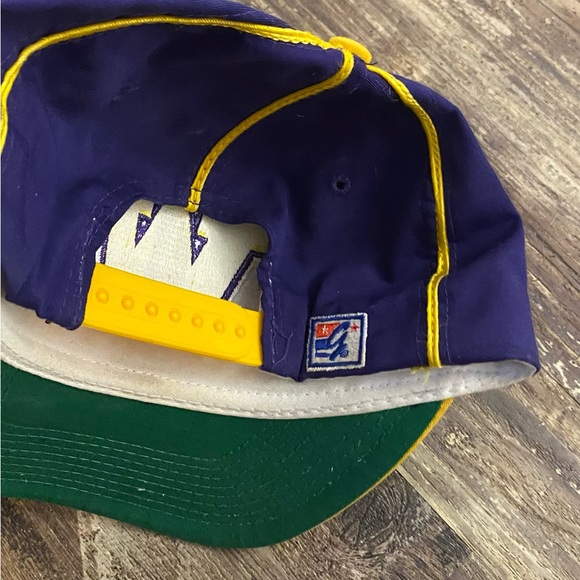 Vintage 1990s Washington Huskies Snapback Hat - Picture 7 of 9